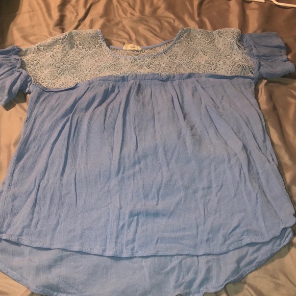 Light blue top - Picture 1 of 2